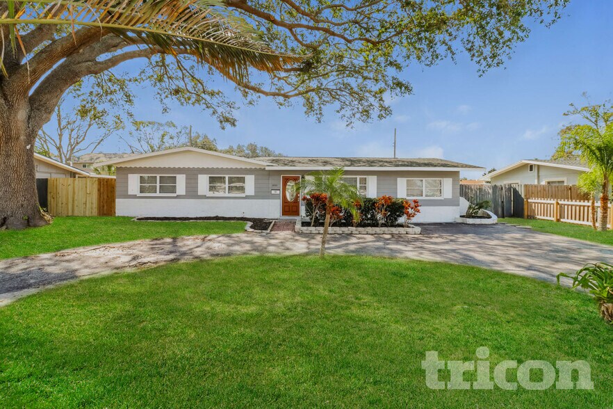 Primary Photo - 5590 26th Ave N