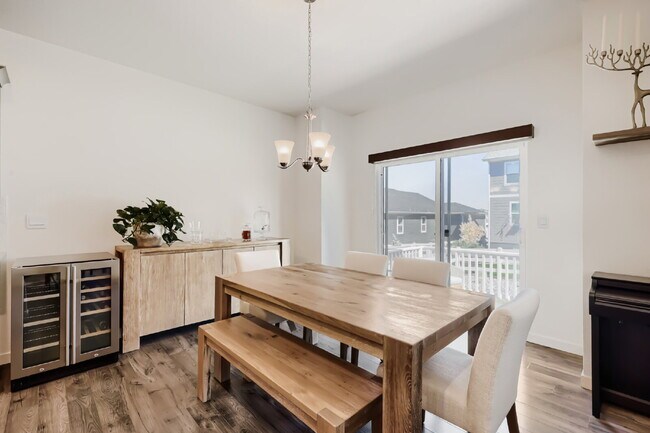 Building Photo - "Spacious 5-Bed Oasis with 3 Full Baths in Scenic Castle Rock – Your Dream Home Awaits!"