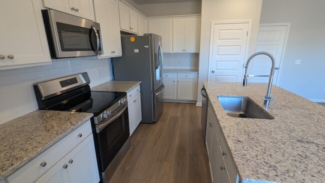 Building Photo - 115 Saltgrass Ln