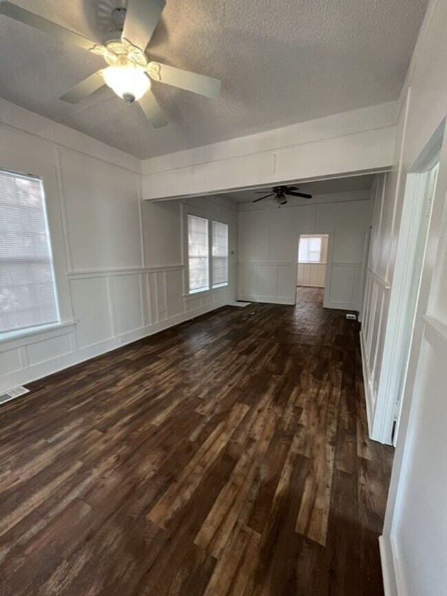 Building Photo - ZPINE1066