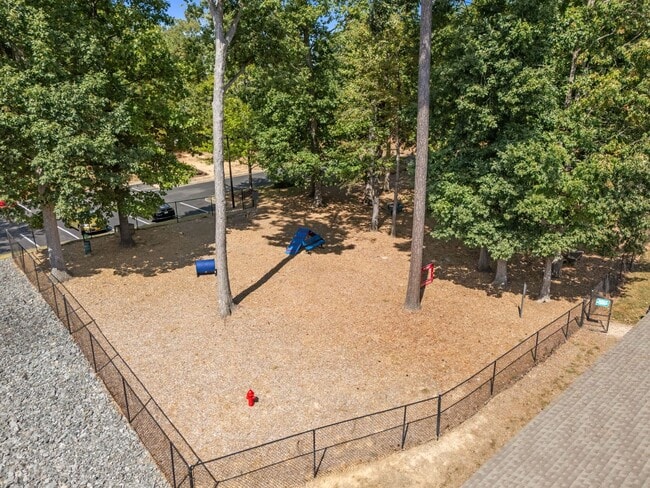 Building Photo - Spacious 3-Story End-Unit Townhome Near RTP