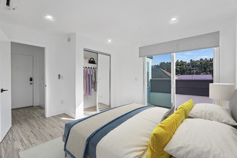 Building Photo - 850 N Van Ness Ave