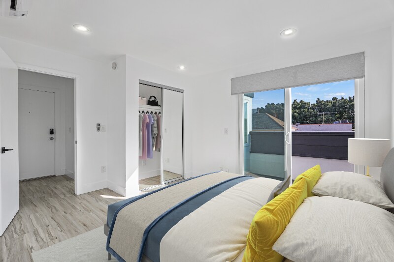 Building Photo - 850 N Van Ness Ave