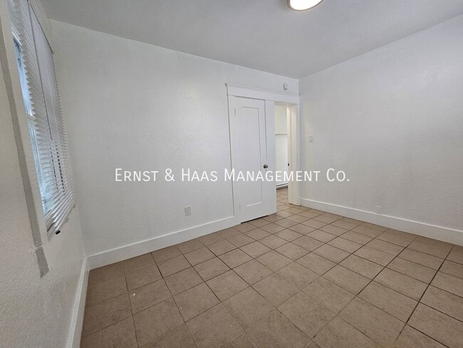 Building Photo - 1468 Alamitos Ave