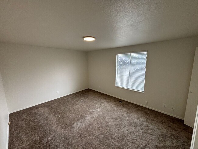 Building Photo - 692 W 1400 S