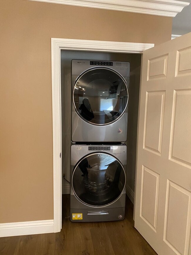 Building Photo - Gorgeous 3 Bedroom 2 Bath Updated House for Lease Near SoFi!