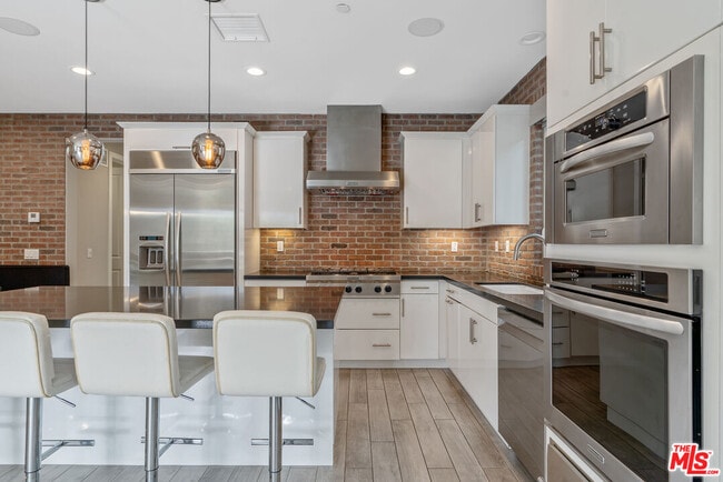 Building Photo - 12860 S Seaglass Cir