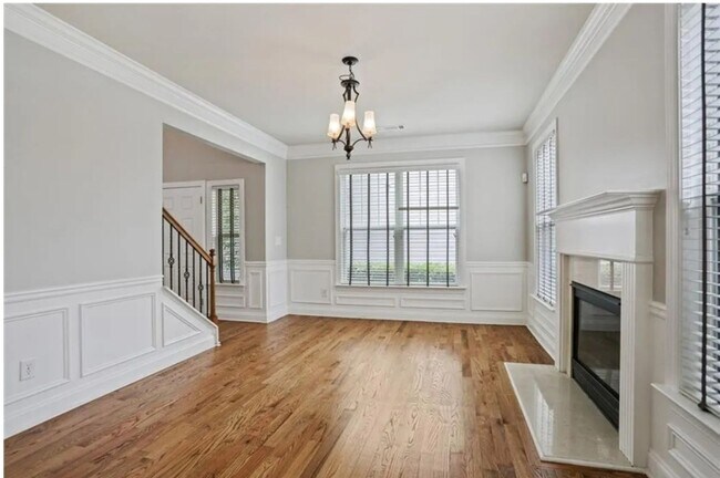 Building Photo - Charming 3BR Townhome in Atlanta