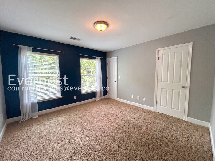 Building Photo - 7023 Sunnywood Dr