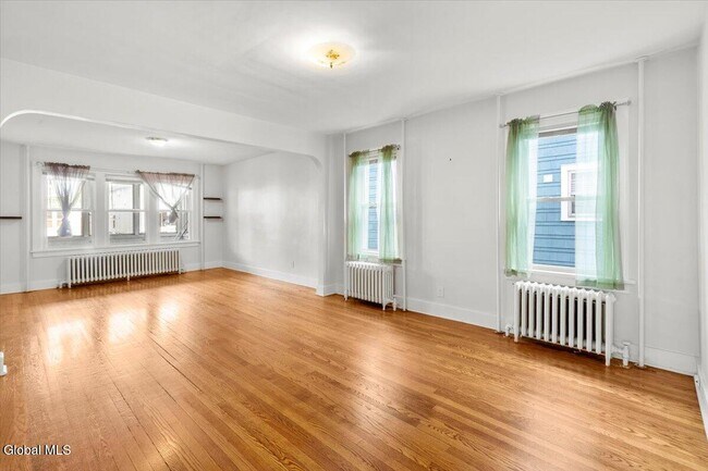 Building Photo - 4 Edison Ave