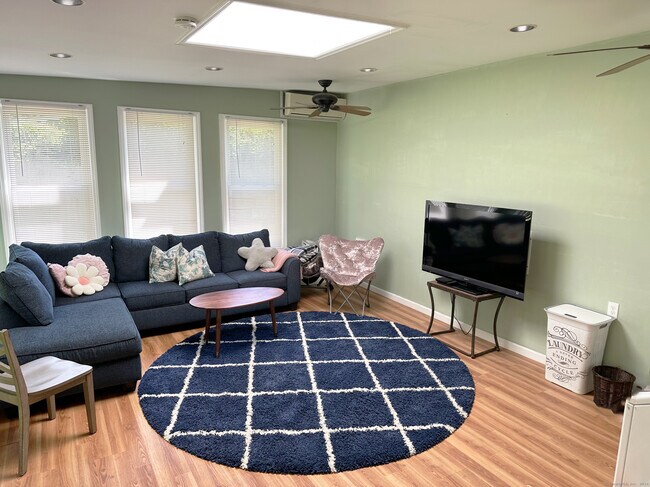 Building Photo - 39 Mohawk Dr