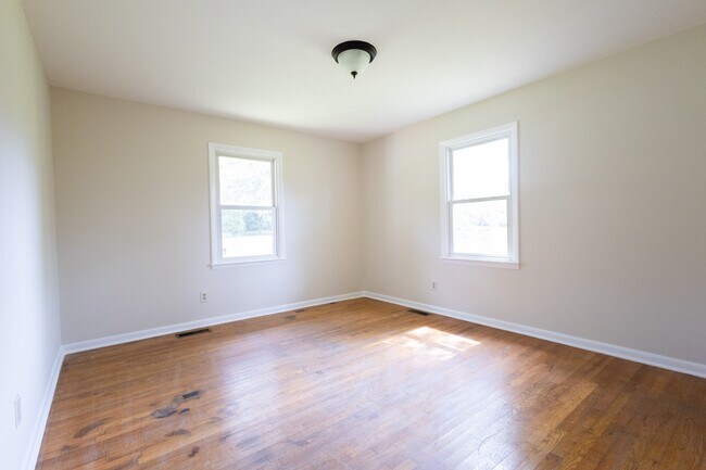 Building Photo - 815 Mount Olivet Girkin Rd