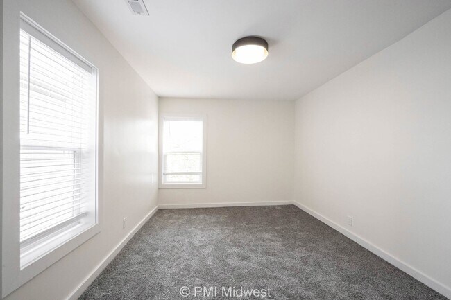 Building Photo - 428 N Bradley Ave