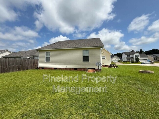 Building Photo - 225 Shakerstone Dr