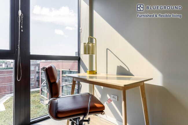 Building Photo - 211 W Scott St