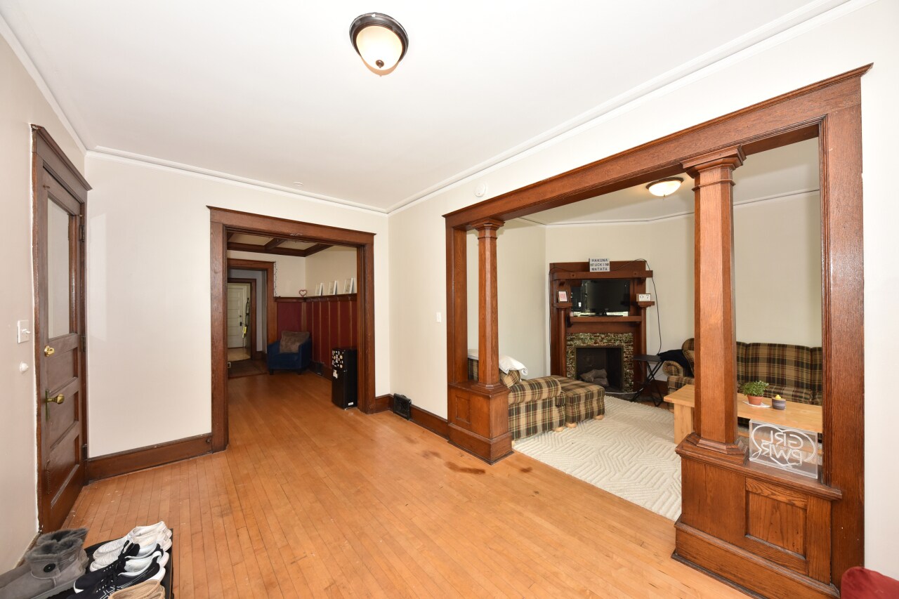 Living View 3 - 2853 N Murray Ave