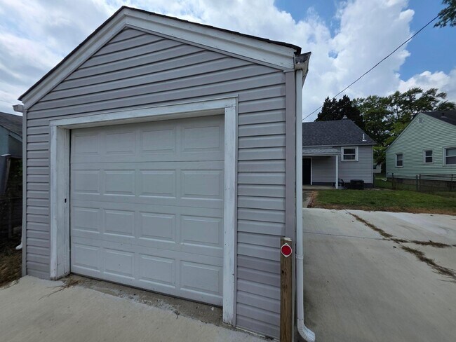 Building Photo - 516 Belvidere Ave