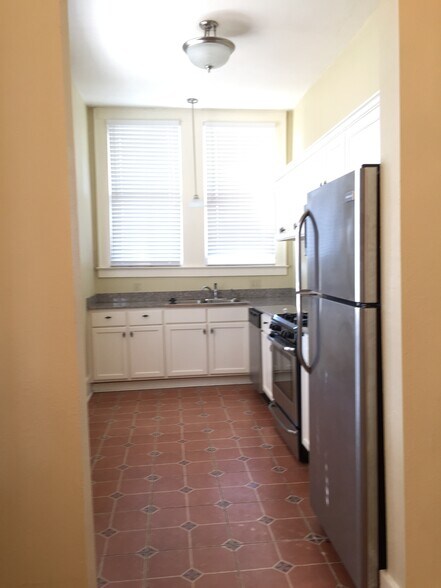 Building Photo - 920 Scott St