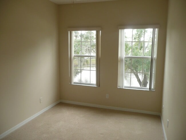 Building Photo - 808 Challis Point