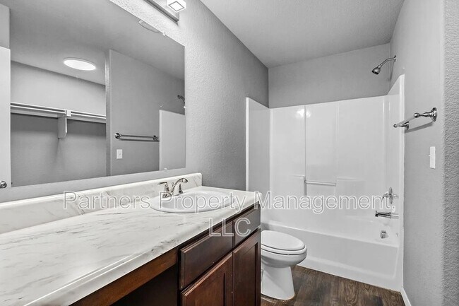 Building Photo - 236 E Anabranch Ct