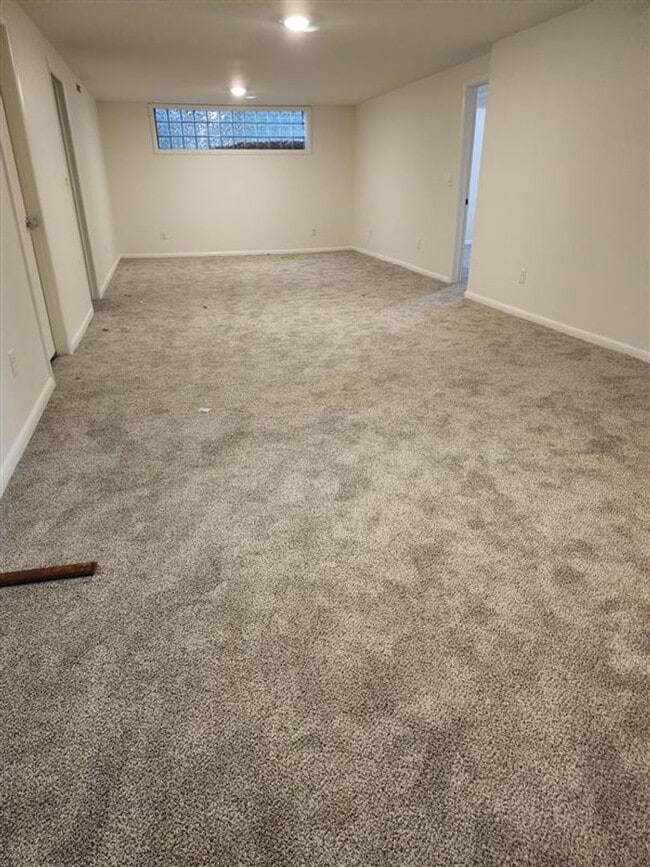Building Photo - Massive - Remodeled 5 bedroom home!!