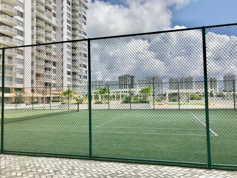 Primary Photo - 18041 Biscayne Blvd