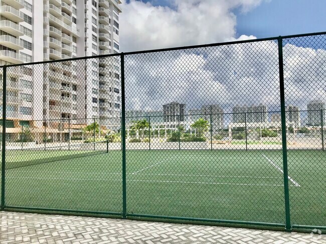 Building Photo - 18041 Biscayne Blvd