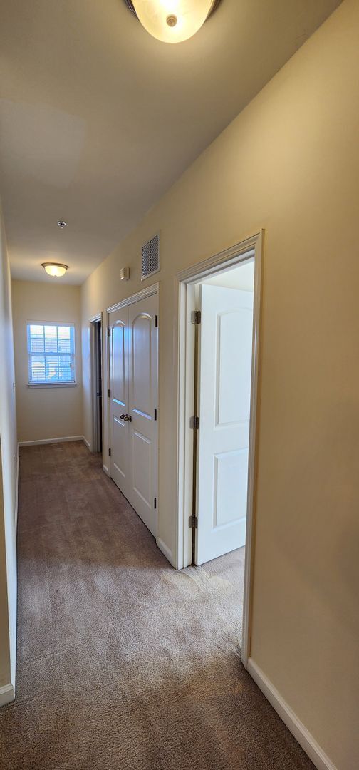 Building Photo - Great condo near Hanes Mall area, Clemmons and I40