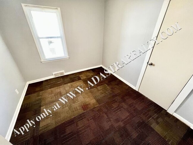 Building Photo - Beautiful 2 Bed 1 Bath Duplex in Independence-Available in FEBRUARY!!