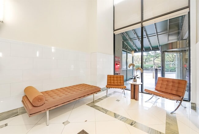 Building Photo - 45 River Dr S