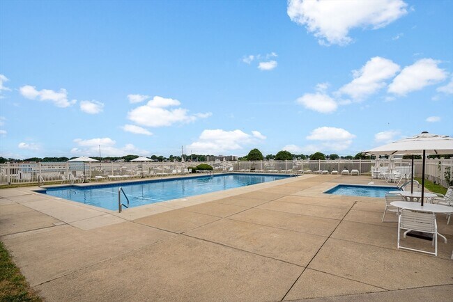Building Photo - 200 Cove Way