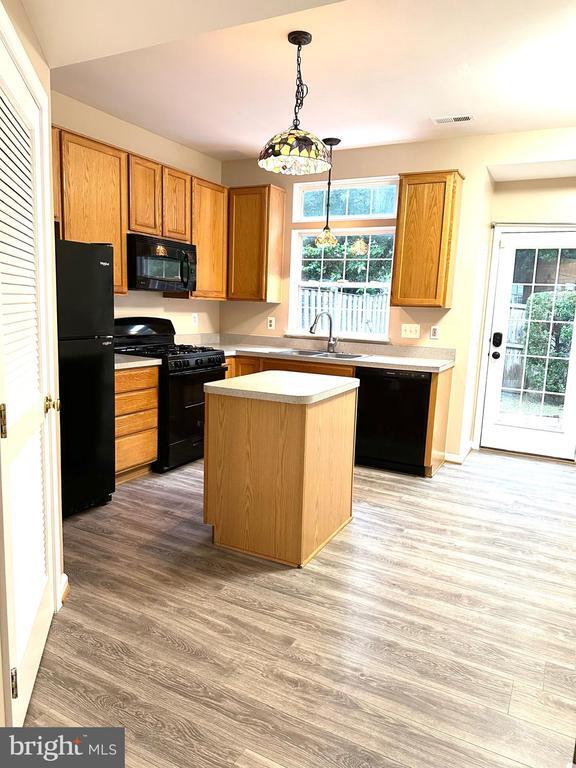 Building Photo - 21057 Pickerelweed Terrace