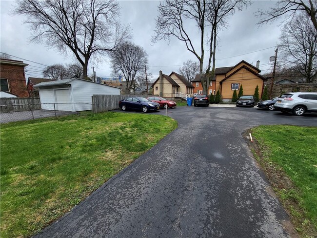 Building Photo - 110 Averill Ave