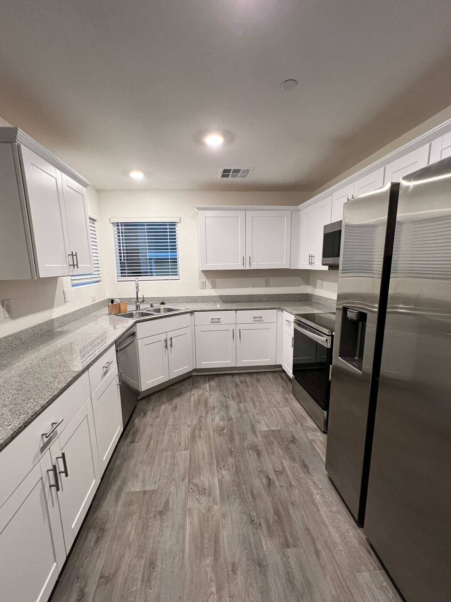 Building Photo - 12185 Scarlet Ember Rd