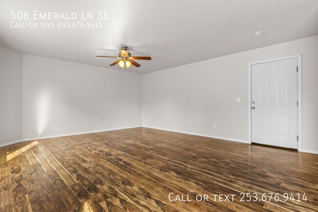 Building Photo - 506 Emerald Ln SE