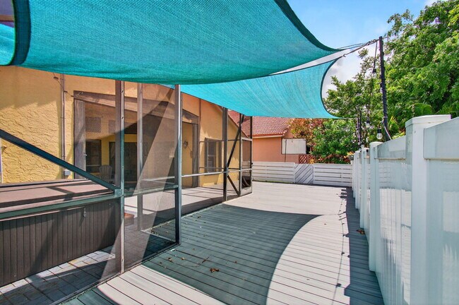 Building Photo - 10332 Islander Dr