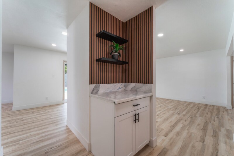 Building Photo - 1808 E St Louis Ave