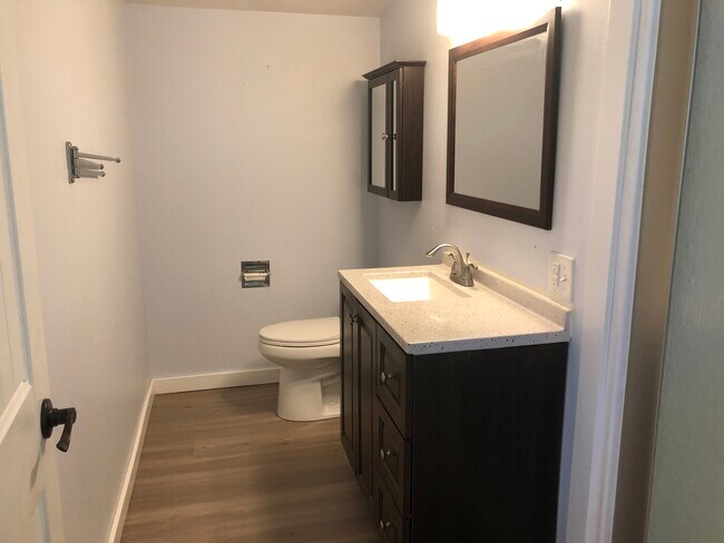 Building Photo - 1007 NW Bryant St