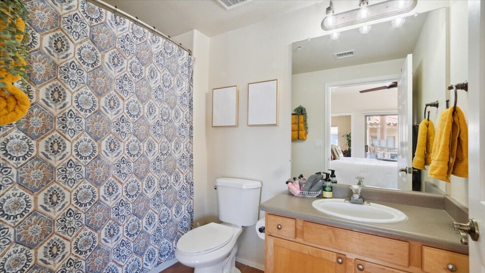 En-suite bathroom with soaking tub - 16545 E Gunsight Dr