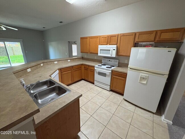 Building Photo - 2821 Cross Creek Dr