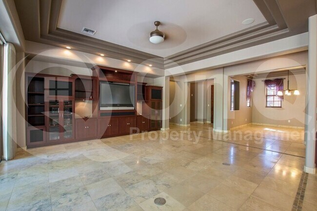 Building Photo - 1326 E Catamaran Dr