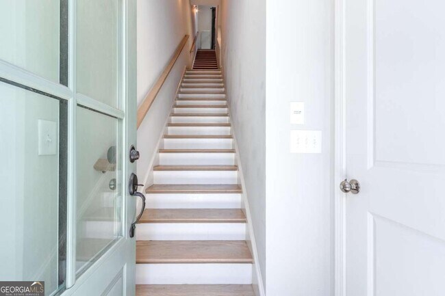 Building Photo - 912 Brees Ct