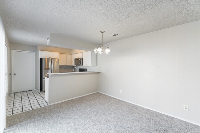 Building Photo - 5731 Easthampton Dr