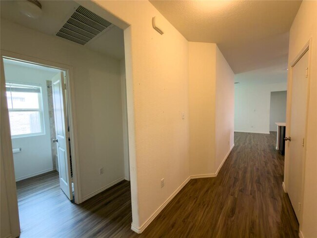 Building Photo - 21417 Wilmiller Ln