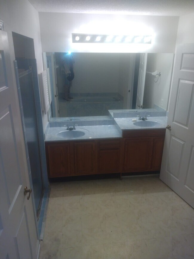 Building Photo - 5420 Riverbreeze Ct