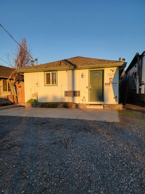 Building Photo - 2364 Howard Ave