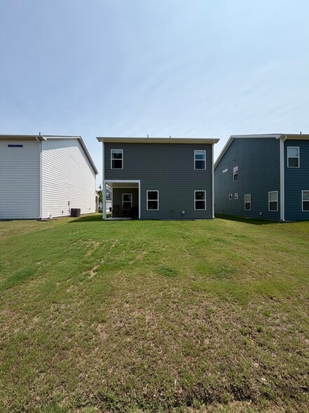 Building Photo - 91 Commons Cir