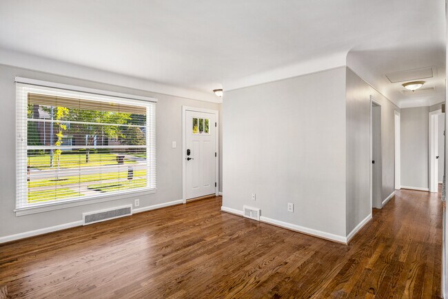 Building Photo - 2087 Allard Ave