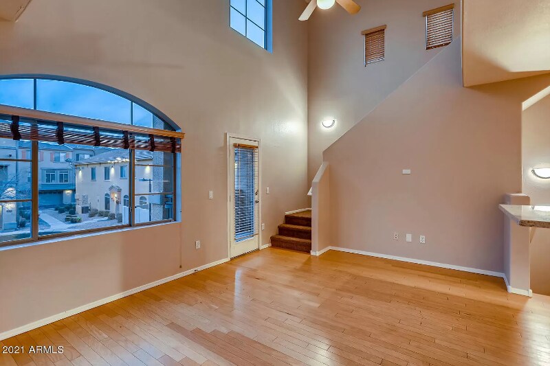 Building Photo - 2402 E 5th St