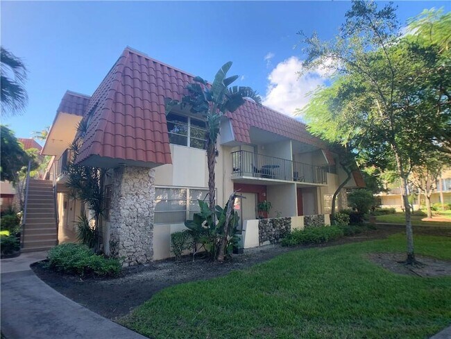 Building Photo - 9357 SW 77th Ave